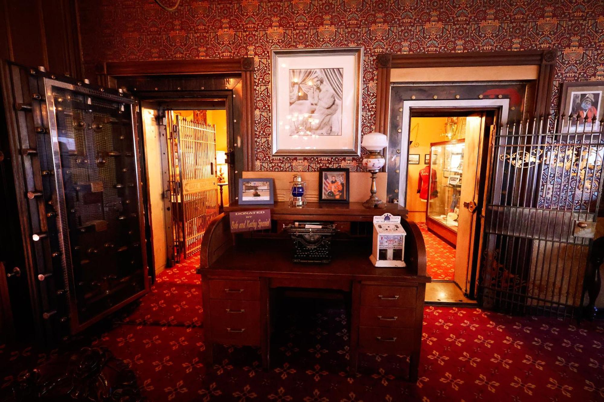 Mizpah Hotel Tonopah Bagian luar foto