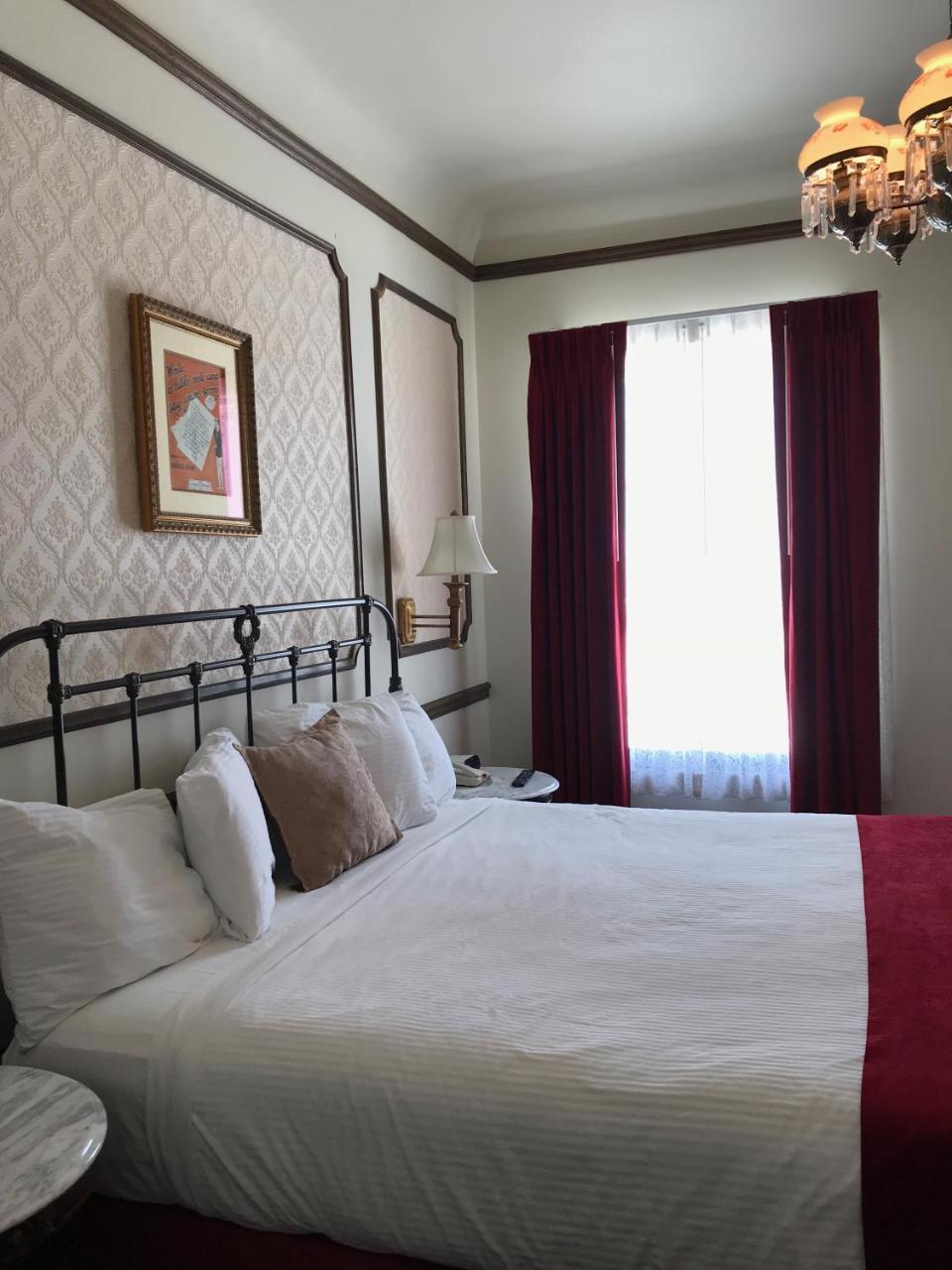 Mizpah Hotel Tonopah Bagian luar foto